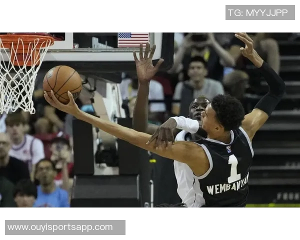 卡斯尔表现不佳失误频繁12投仅5中贡献16分5篮板6助攻1抢断1盖帽