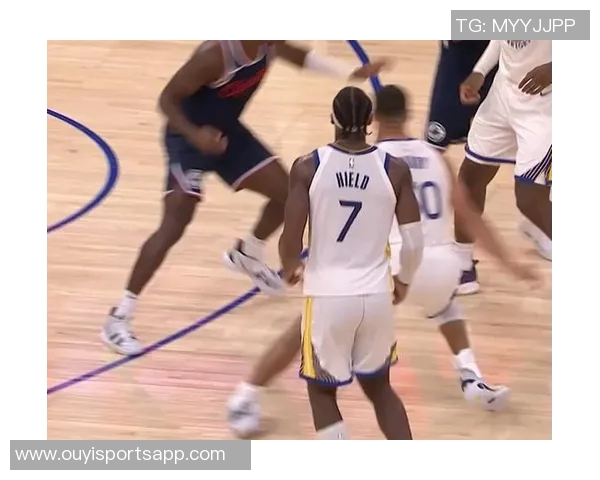 库里透露上半场扭伤脚踝情况不严重期待尽快恢复状态